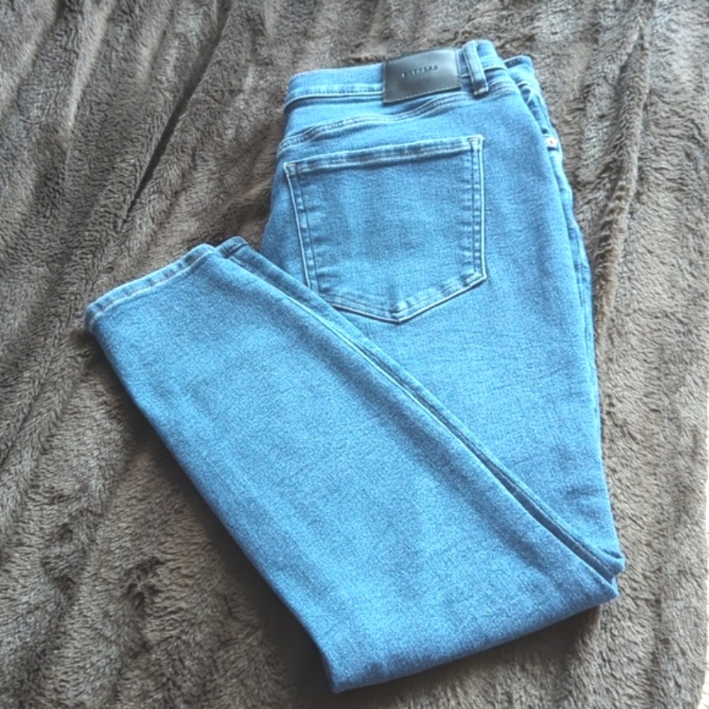Express Skinny Distressed Mid Rise 14R - Picture 2 of 5